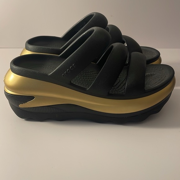 NWT Crocs Mega Crush Metallic Triple Strap Mules. Black & Gold. Size 8 - Picture 10 of 13